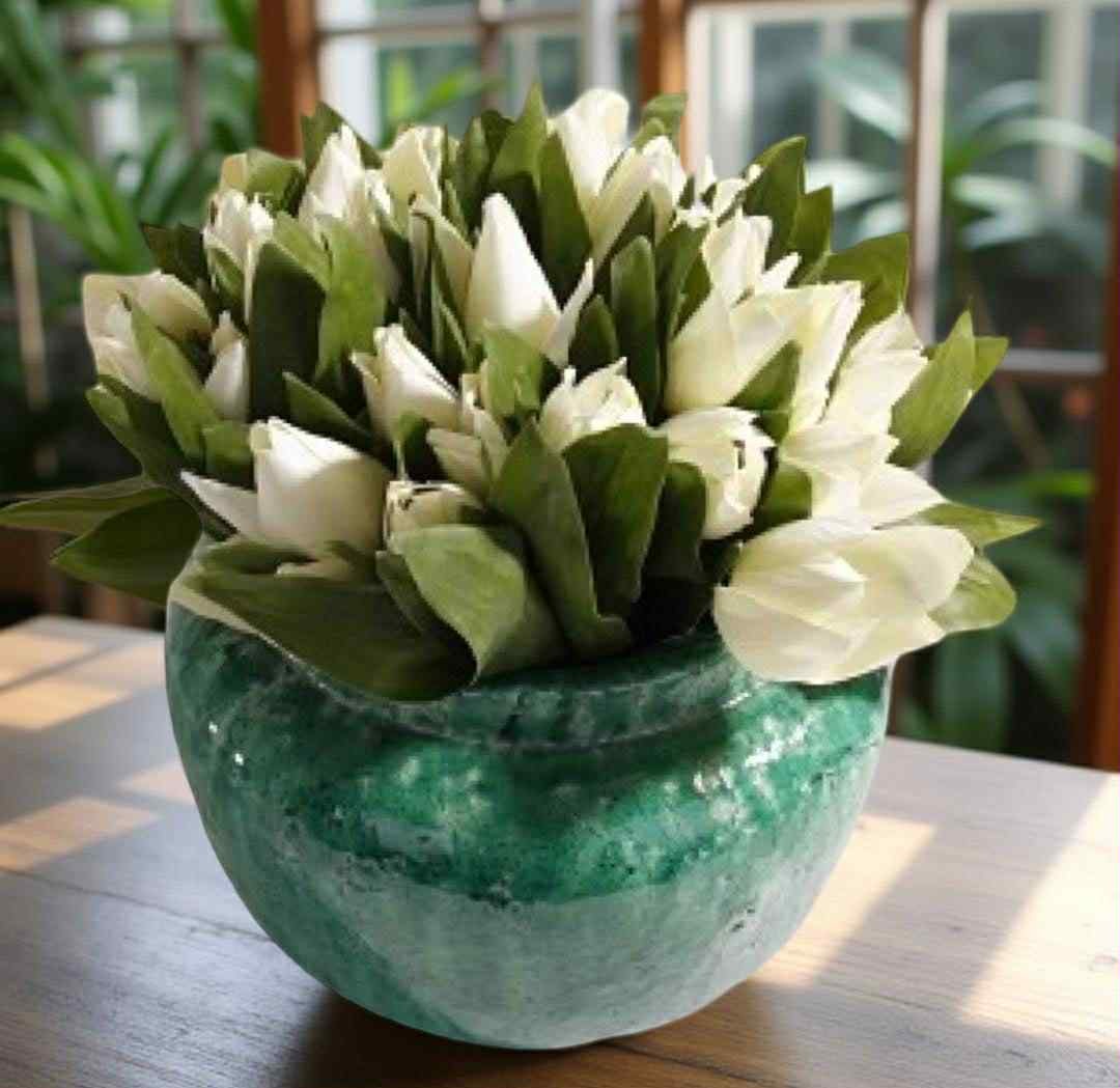 Konstgjord vit tulpanbukett. Färdigbunden 24 cm