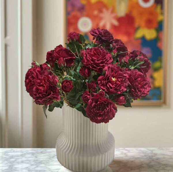 röda högklassoga rosor i vas 50 cm