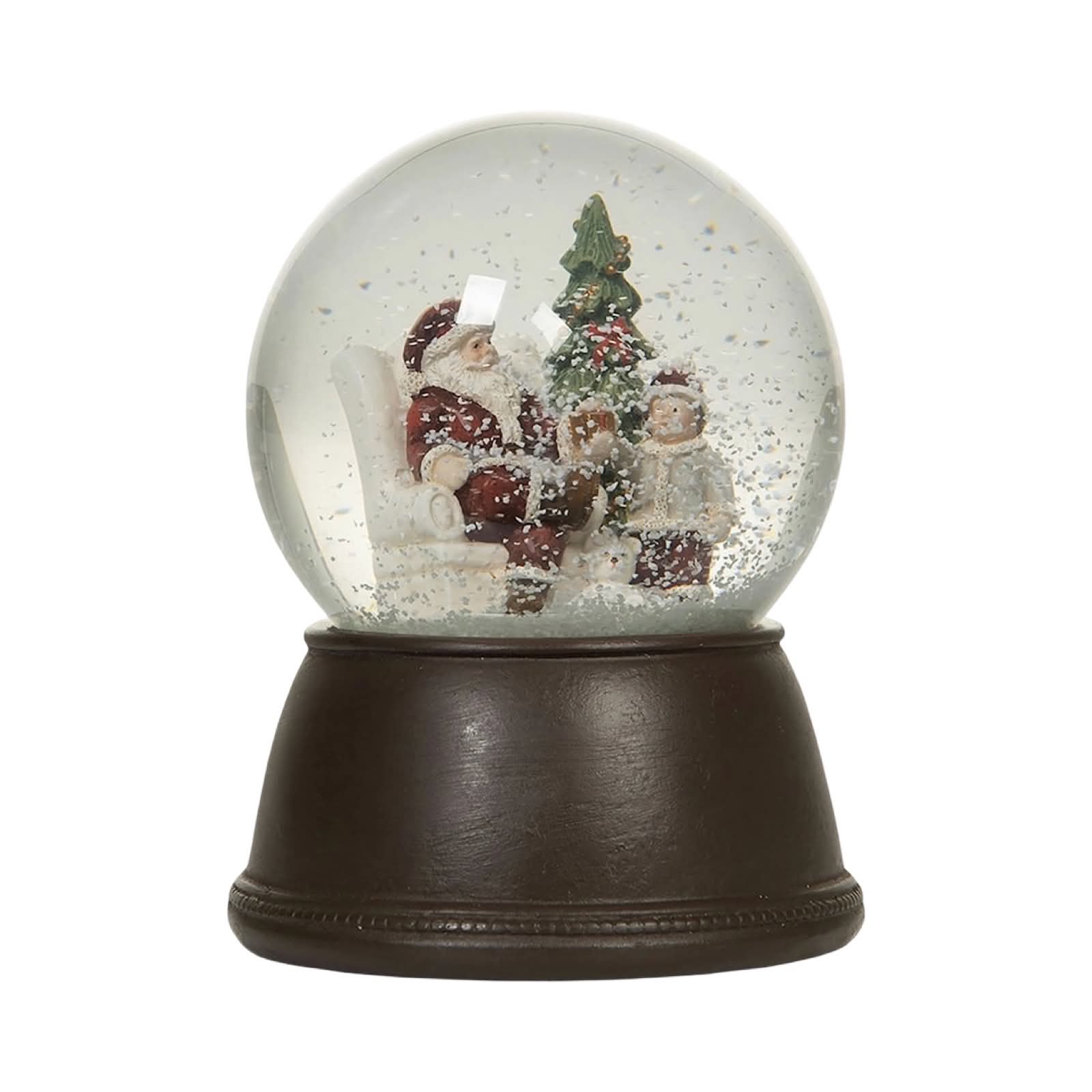 Snöglob med julgran och tomte på mörkbrun sockel – dekorativ julprydnad.