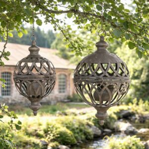 Ampel - lykta eller fågelmatare i meta