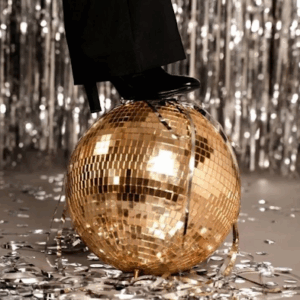 Discokula guld 30 cm för att hyra till fest event.