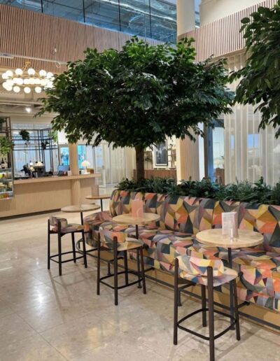 Byggda träd av äkta stammar och konstgjorda blad. Placerade på Humlegården Fastigheter - Solna strand