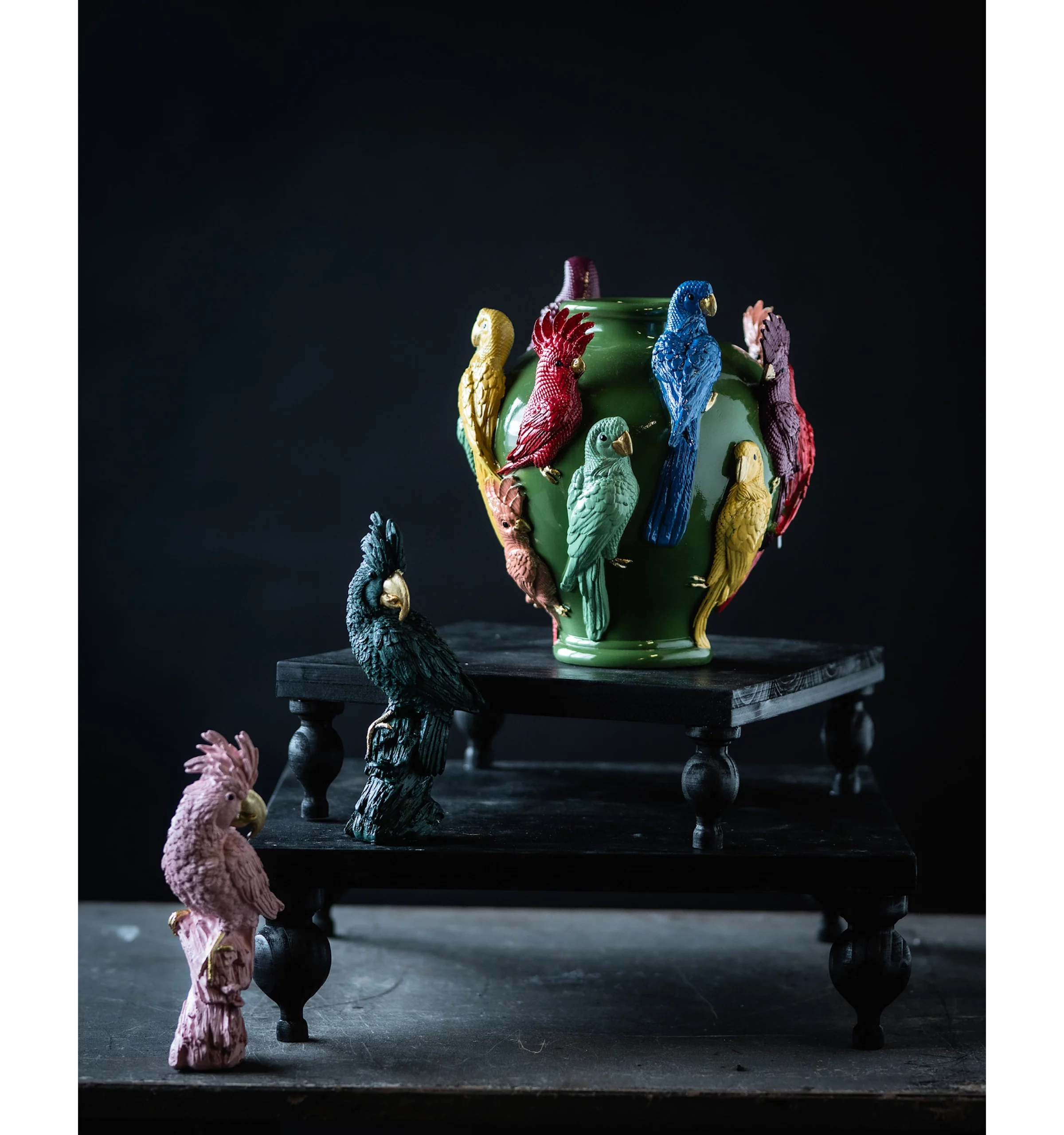 Grön vas exotisk med papegojor